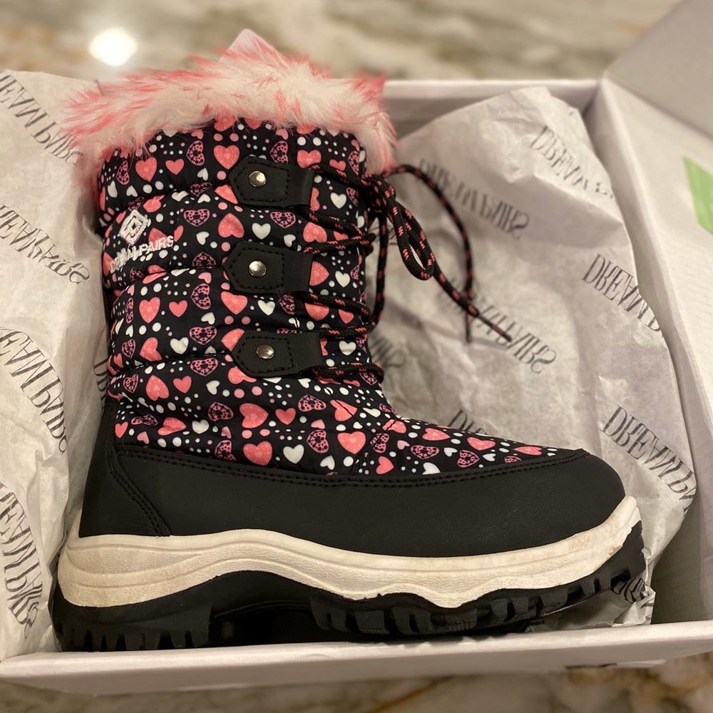 Girls size 13 NWT in box snow boots.